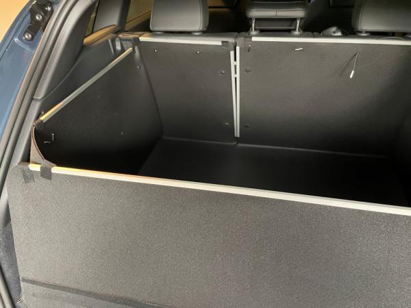 Wenn Sie den Kofferraumschutz nicht benötigen, nutzen Sie ihn als eine saubere und strapazierfähige Bodenmatte,.